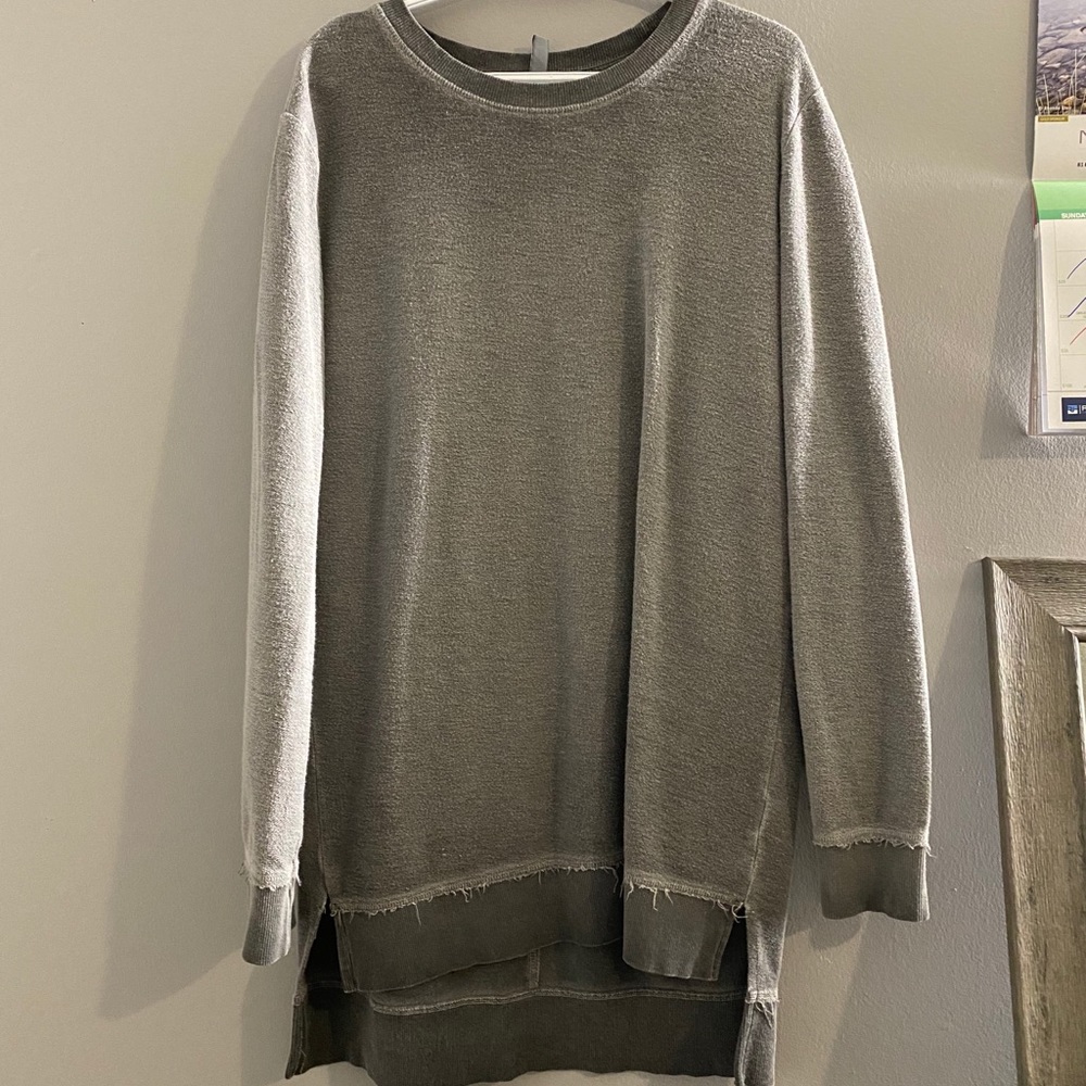 Divided long sleeve